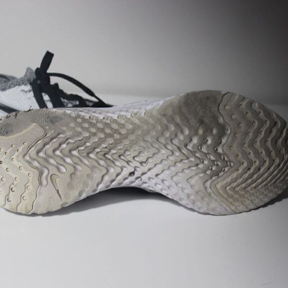 Nike Epic React Flyknit Men Size 11 - Picture 8 of 9